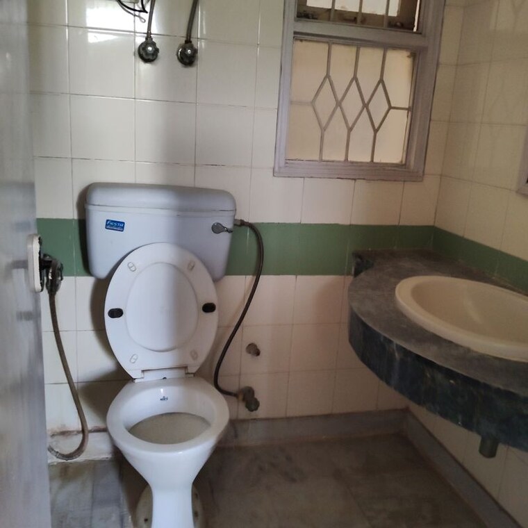 Bathroom, ardee-city 2.5 Bedroom 1250 Sq.Ft. Builder Floor In Sector 52 Gurgaon 10729635