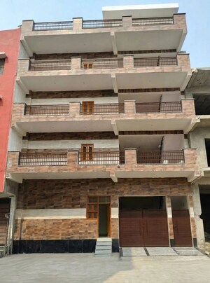 6+ BHK Independent House For Rent in Sector 135
