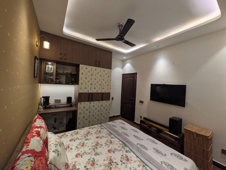 Bedroom, bptp-district-3 3 Bedroom 180 Sq.Ft. Builder Floor In Sector 85 Faridabad 10729659