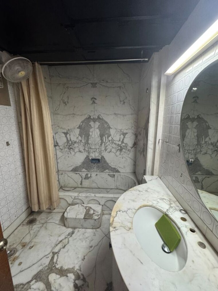 Bathroom, greater kailash ii 6+ Bedroom 5000 Sq.Ft. Independent House In Greater Kailash ii Delhi 10729674
