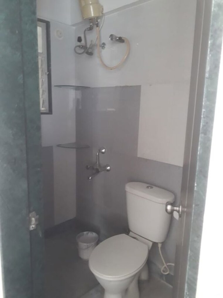 Bathroom, karan-sara 2 Bedroom 702 Sq.Ft. Apartment In Baner Pune 10729693