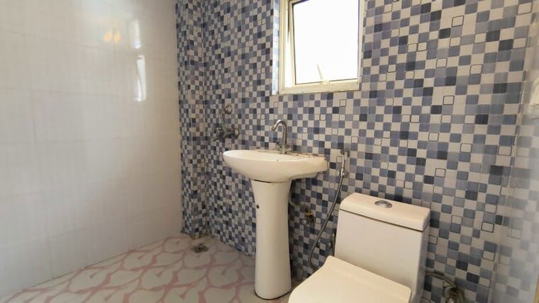 Bathroom, eureka-diya-green-city 2 Bedroom 100 Sq.Ft. Apartment In Raj Nagar Extension Ghaziabad 10729690