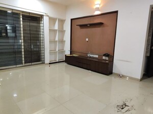 Room in 3 BHK Apartment at Venkateshwara Mirabel, Baner – for Rent