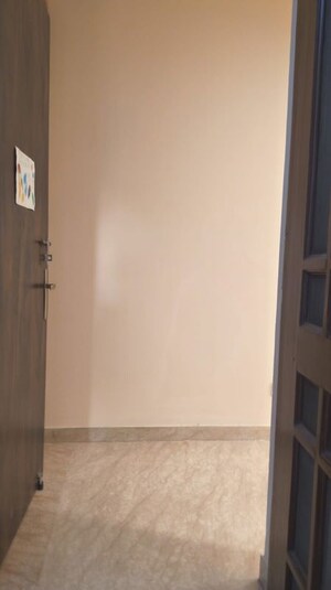 Room in 3 BHK Builder Floor at Unitech South City II, Sector 50 – for Rent