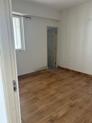 Room in 2 BHK Apartment at TDI Lake Grove City, Kundli – for Rent