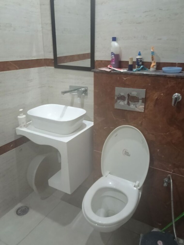 Bathroom, dhakoli 3.5 Bedroom 122 Sq.Ft. Builder Floor In Dhakoli Zirakpur 10729712