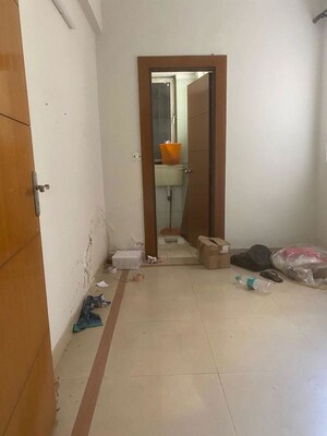Room in 4 BHK Apartment at Orchid Petals, Sector 49 – for Sale