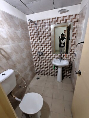 Bathroom in 3.5 BHK Apartment at Amrapali Terrace Homes, Tech Zone 4 Greater Noida – for Rent