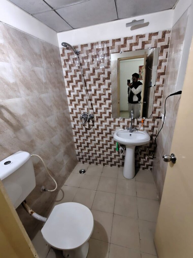 Bathroom, amrapali-terrace-homes 3.5 Bedroom 1700 Sq.Ft. Apartment In Tech Zone 4 Greater Noida Greater Noida 10729698