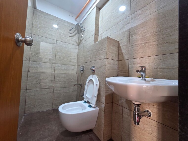 Bathroom, chandak-34-park-estate-d-wing 2 Bedroom 600 Sq.Ft. Apartment In Goregaon West Mumbai 10729735