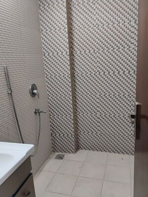 Bathroom in 4 BHK Apartment at Palm Residency Chhatarpur, Chattarpur – for Rent