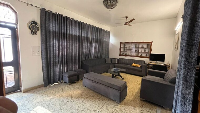 Living Room, new rajinder nagar 3 Bedroom 170 Sq.Yd. Builder Floor In New Rajinder Nagar Delhi 10729752