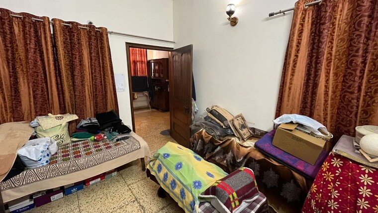 Bedroom, inderpuri 3 Bedroom 200 Sq.Yd. Builder Floor In Inderpuri Delhi 10729756