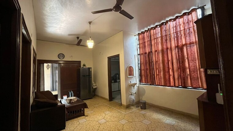 Entrance, inderpuri 3 Bedroom 200 Sq.Yd. Builder Floor In Inderpuri Delhi 10729756