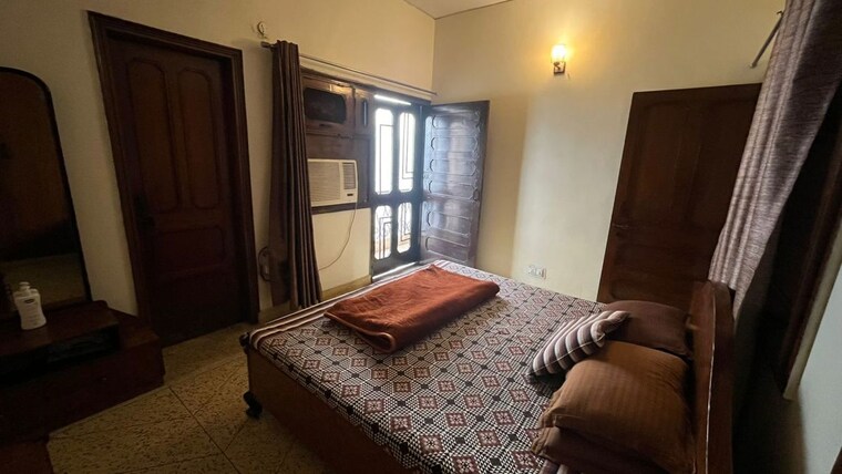 Bedroom, inderpuri 3 Bedroom 200 Sq.Yd. Builder Floor In Inderpuri Delhi 10729756