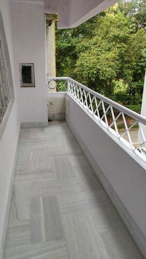 Balcony in  Shop at Pandra – for Rent