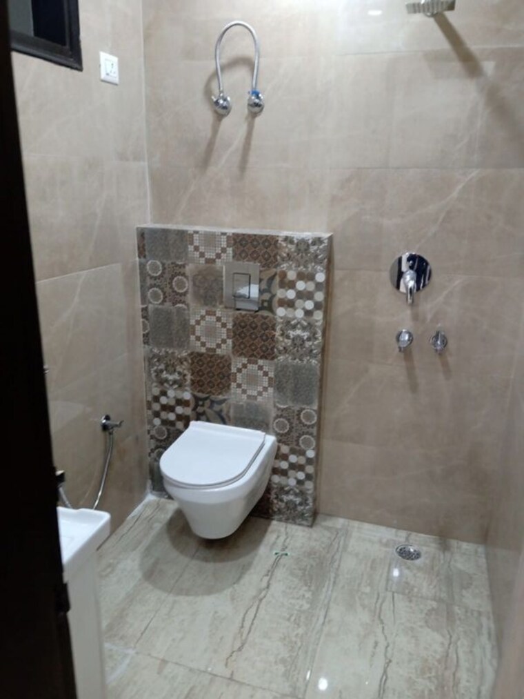Bathroom, surya-apartment-rajendra-nagar 3 Bedroom 1472 Sq.Ft. Builder Floor In Rajendra Nagar Ghaziabad 10729788