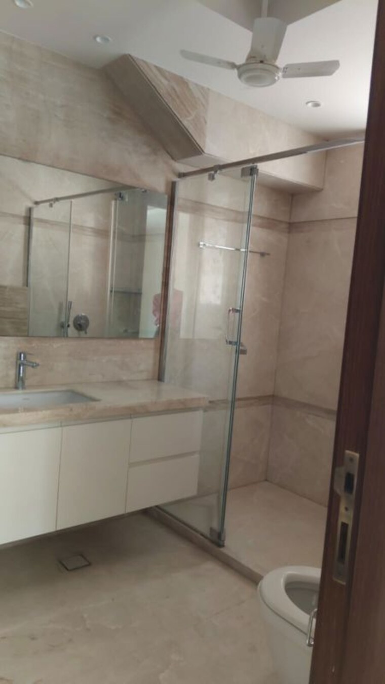 Bathroom, chirag enclave 4 Bedroom 500 Sq.Yd. Builder Floor In Chirag Enclave Delhi 10729829