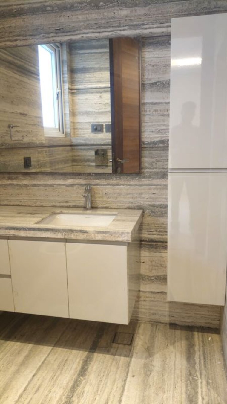 Room, chirag enclave 4 Bedroom 500 Sq.Yd. Builder Floor In Chirag Enclave Delhi 10729829