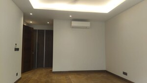 Room in 4 BHK Builder Floor at Chirag Enclave – for Rent