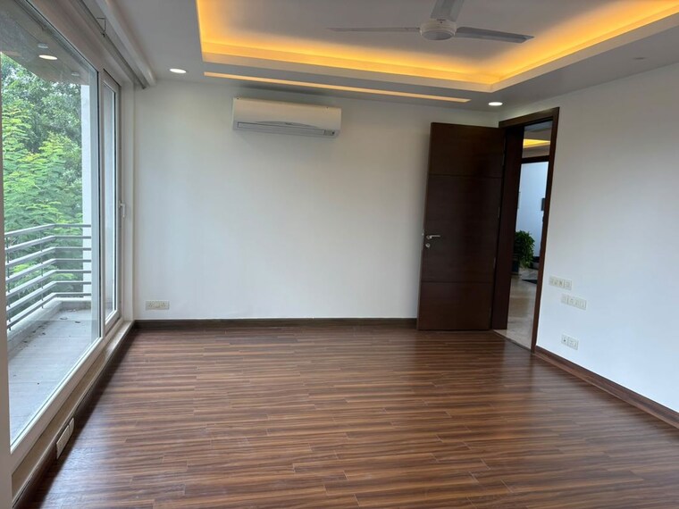 Room, neeti bagh 2 Bedroom 500 Sq.Yd. Builder Floor In Neeti Bagh Delhi 10729833