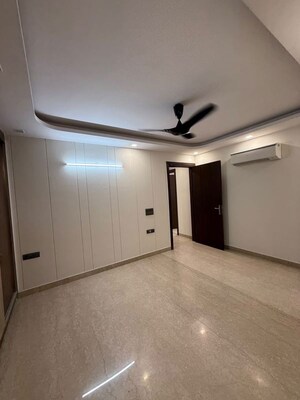 Room in 3 BHK Builder Floor at Kalkaji – for Rent