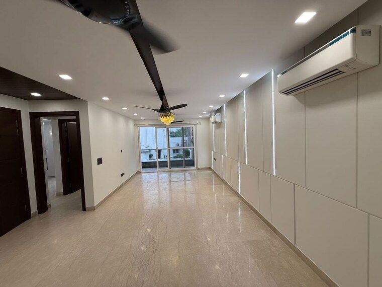 Room, kalkaji 3 Bedroom 200 Sq.Yd. Builder Floor In Kalkaji Delhi 10729842