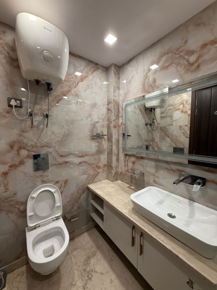 Bathroom, kalkaji 3 Bedroom 200 Sq.Yd. Builder Floor In Kalkaji Delhi 10729842
