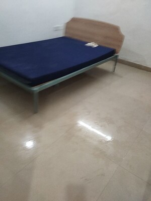Room in 2 BHK Apartment at Supertech Cape Town, Sector 74 – for Rent