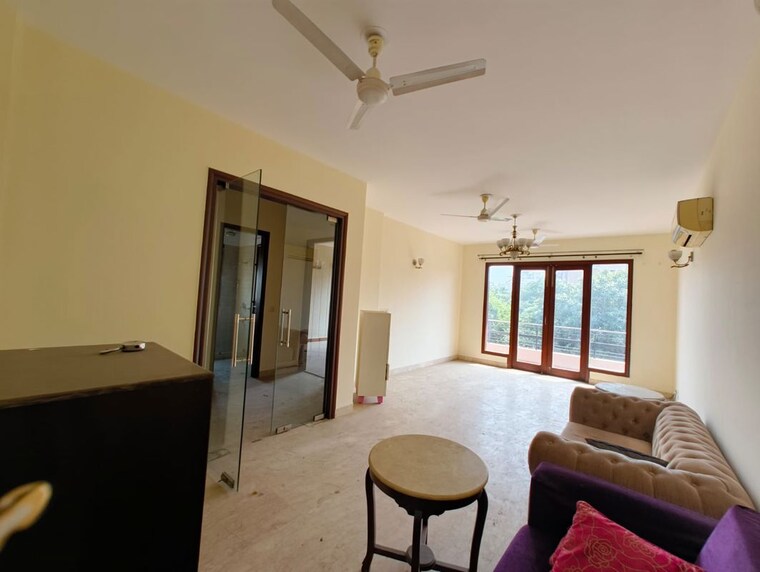 Living Room, chittaranjan park 3 Bedroom 320 Sq.Yd. Builder Floor In Chittaranjan Park Delhi 10729850