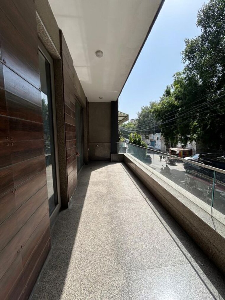 Balcony, greater kailash ii 3 Bedroom 250 Sq.Yd. Builder Floor In Greater Kailash ii Delhi 10729859