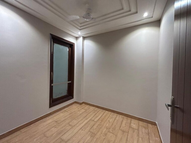 Room, greater kailash ii 3 Bedroom 250 Sq.Yd. Builder Floor In Greater Kailash ii Delhi 10729859