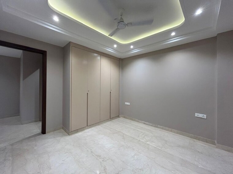 Room, greater kailash ii 3 Bedroom 250 Sq.Yd. Builder Floor In Greater Kailash ii Delhi 10729859