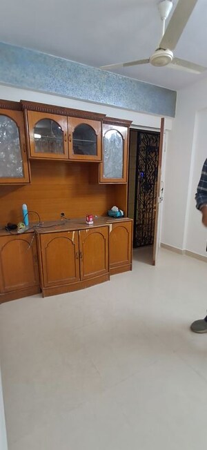 Furnished Amenities in 1 BHK Apartment at Malad Apartment, Malad West – for Rent