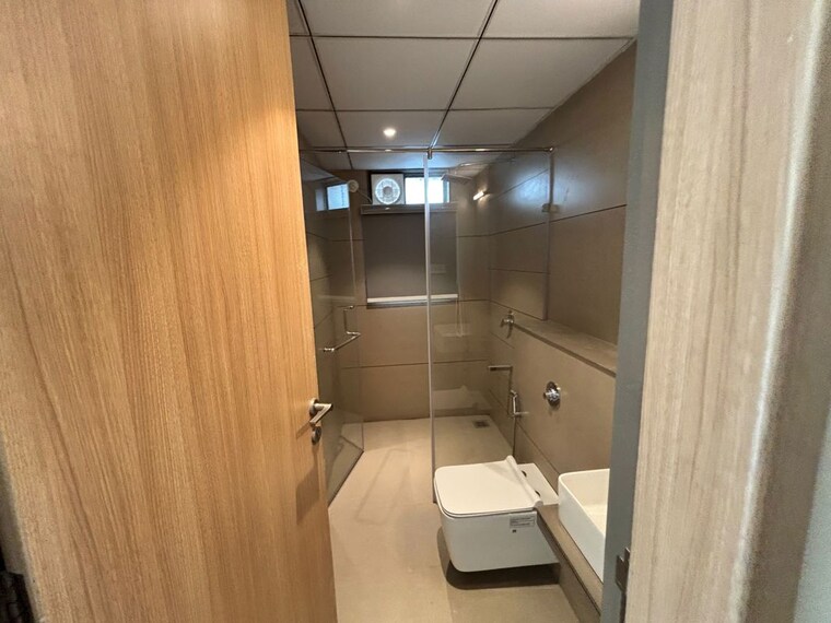 Bathroom, aashiyana-park 5 Bedroom 5000 Sq.Ft. Apartment In Aundh Pune 10729917