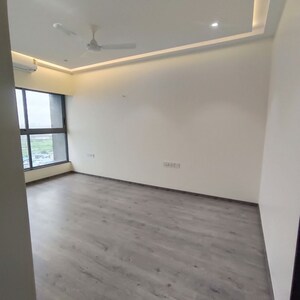 Room in 4 BHK Apartment at Sheth 72 West, Andheri West – for Rent