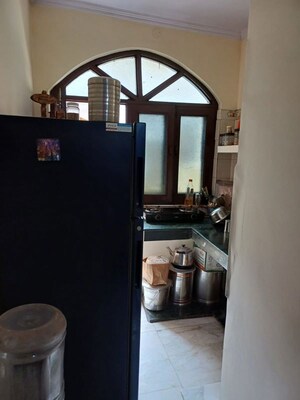 Furnished Amenities in 2 BHK Builder Floor at Lalita Park – for Sale
