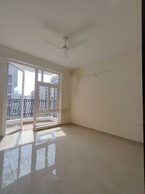 Room in 2.5 BHK Apartment at Omaxe Hazratganj Residency, Gomti Nagar – for Rent