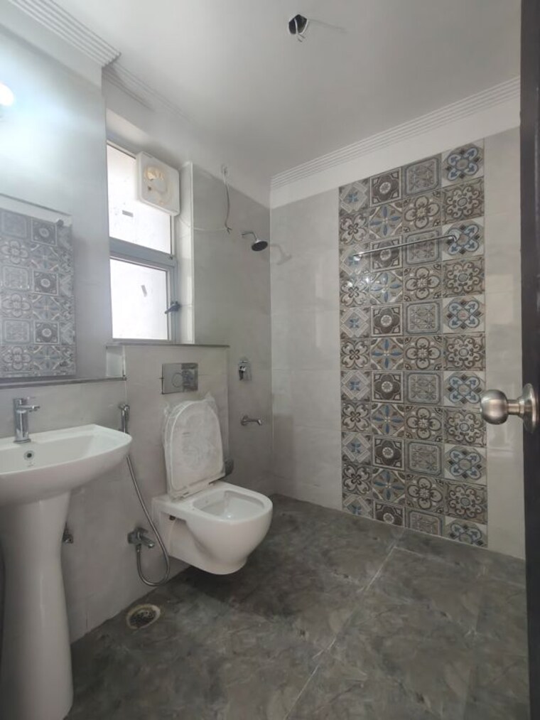Bathroom, eiffel-vivassa-estate 3 Bedroom 1734 Sq.Ft. Apartment In Bagiamau Lucknow 9987832