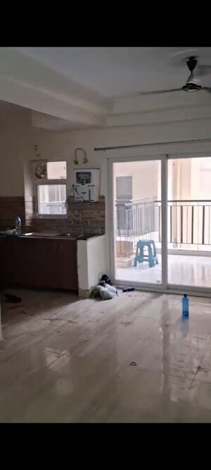 Room in 2.5 BHK Apartment at Amrapali Terrace Homes, Tech Zone 4 Greater Noida – for Rent
