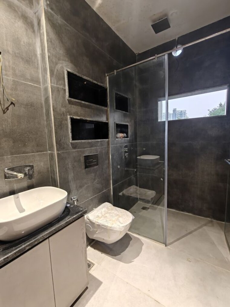 Bathroom, uppal-southend 3 Bedroom 200 Sq.Yd. Apartment In Sector 49 Gurgaon 10729995