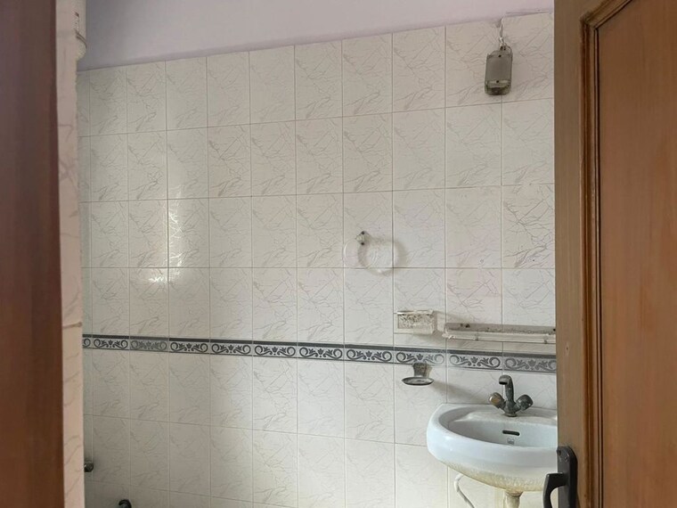 Bathroom, rwa-apartments-sector-12 2.5 Bedroom 1485 Sq.Ft. Builder Floor In Sector 12 Noida 10730003