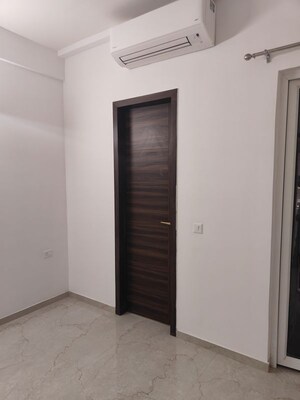 Room in 3 BHK Apartment at Smart World Orchard, Sector 61 – for Sale