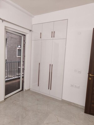 Room in 3 BHK Apartment at Smart World Orchard, Sector 61 – for Sale