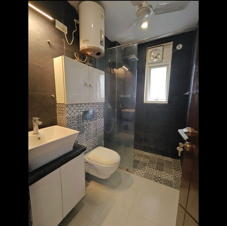 Bathroom, unitech-espace-nirvana-country 3 Bedroom 2200 Sq.Ft. Builder Floor In Sector 50 Gurgaon 10730016
