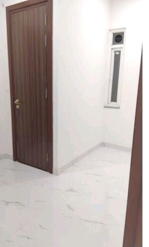 Room in 3 BHK Apartment at Crystal Link Apartment, Amar Shaheed Path – for Rent