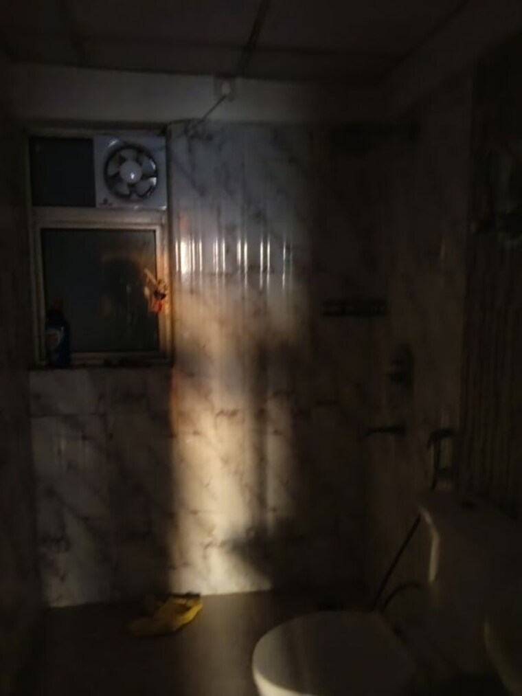 Bathroom, amrapali-silicon-city 2 Bedroom 1075 Sq.Ft. Apartment In Sector 76 Noida 10730032