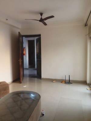 Room in 2 BHK Apartment at Amrapali Silicon City, Sector 76 – for Rent