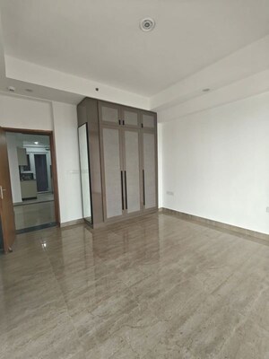 Room in 3 BHK Independent House at Supertech Mart, Sector 74 – for Rent