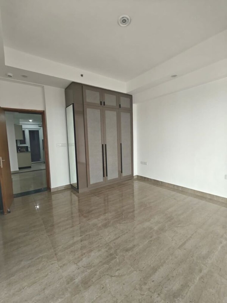 Room, supertech-mart 3 Bedroom 2560 Sq.Ft. Independent House In Sector 74 Noida 10730034